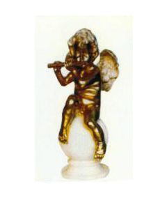 sitzender Engel in gold auf weißer Kugel mit Flöte verkleinert