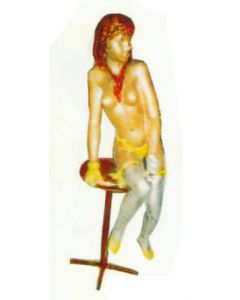 Stripperin auf Barhocker sitzend klein verkleinert