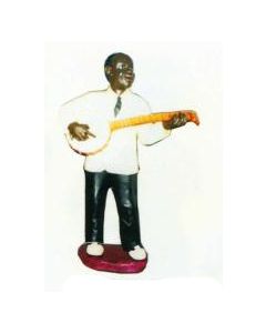 kleiner Bassist als Jazzmusiker verkleinert