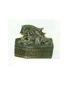 liegender Drache auf Schatulle verkleinert