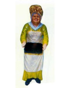 alte Frau als Bedienung mit Tablett klein verkleinert