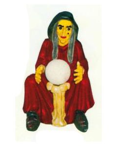 kleine Hexe mit Kristallkugel verkleinert