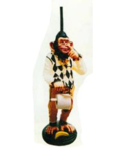 Affe als Klopapierhalter hält sich Nase zu lebensgroß