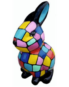 Osterhase mit bunten Kästchen lebensgroß