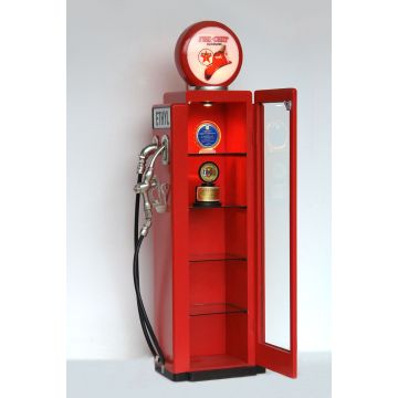 Ethyl Tankstelle als Glasvitirne medium lebensgroß
