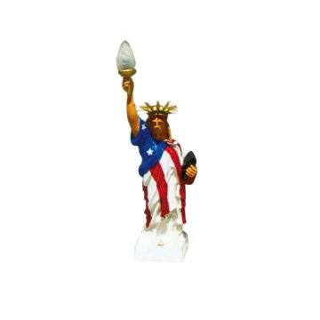 kleine Freiheitsstatue mit Amerikaflagge und Fackel verkleinert