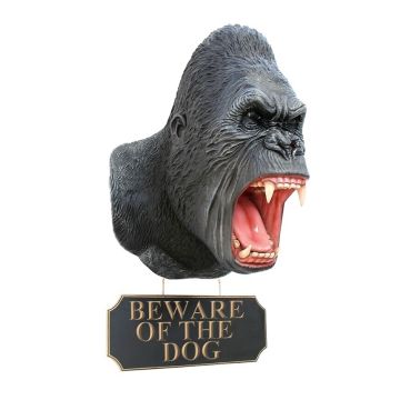 Gorillakopf mit *Beware Of The Dog*Schild lebensgroß