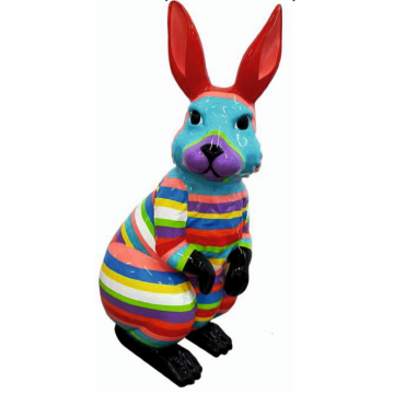Osterhase mit bunten Streifen vergrößert