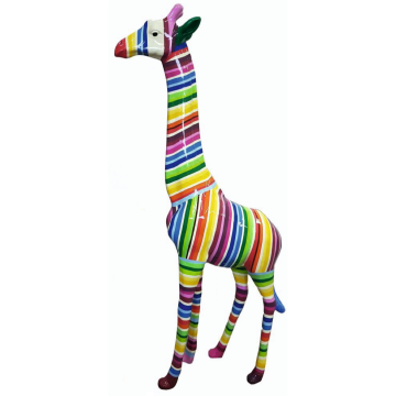 Giraffe bunt gestreift lebensgroß